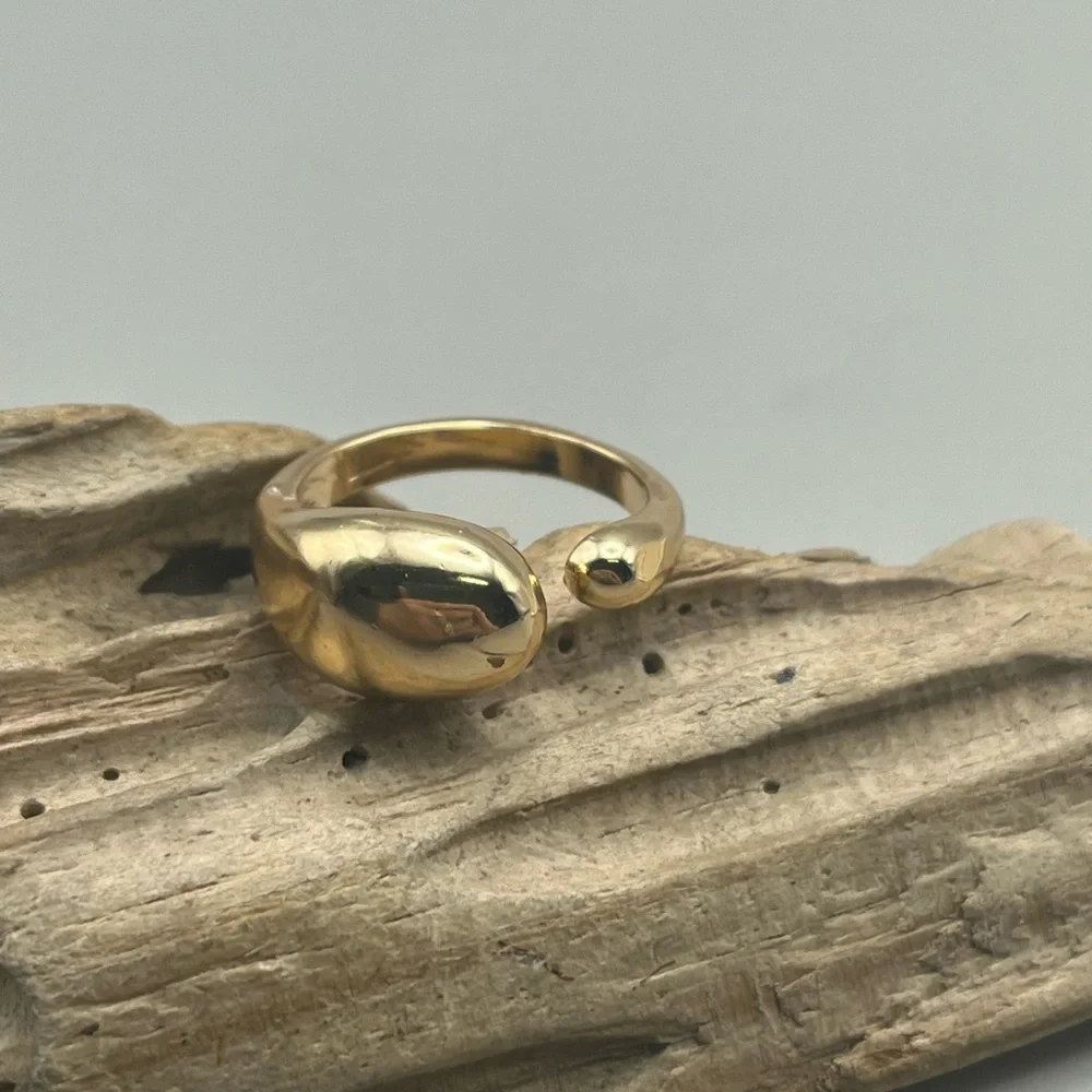 N/A elegant vintage‑inspired